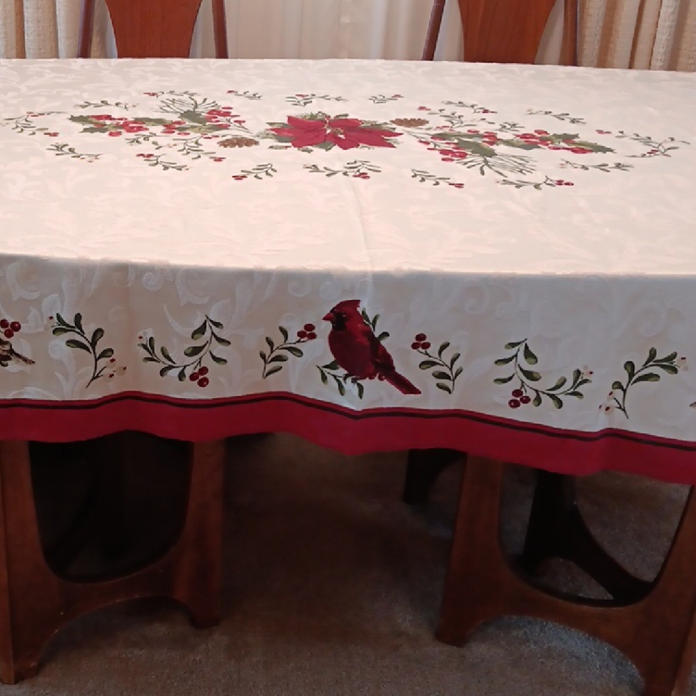 Better Homes And Gardens Red and WhiteTable Linen